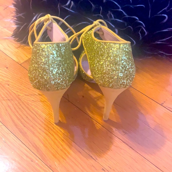 Shoesdazzle | yellow sandals/heel | size 7.5 - Picture 5 of 6